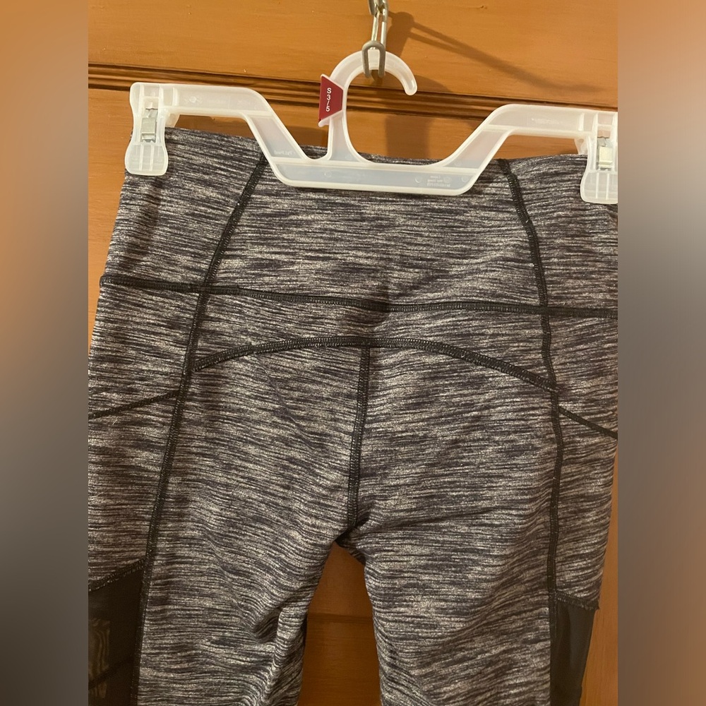Knockout by Victoria’s Secret Workout Leggings with 2 side leg pockets - Picture 3 of 7